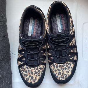 Sketchers Air-Cooled Memory Foam Leopard Sneakers